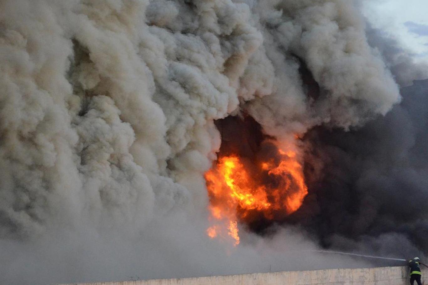 Gebze'de sünger fabrikasında yangın